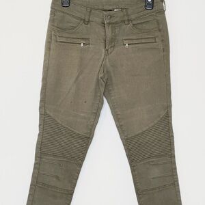 Divided H&M camo green jeans with zipper detail